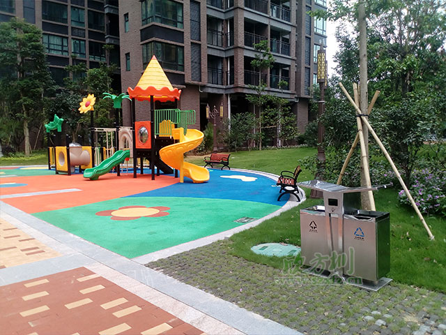  欣方圳垃圾桶廠(chǎng)家新品戶(hù)外不銹鋼垃圾桶 亮相柳州房產(chǎn)