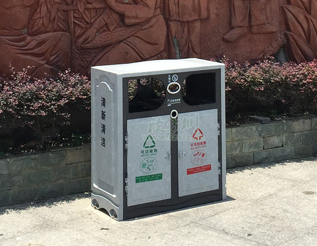 澳洲女護(hù)士為省錢(qián) 垃圾桶里翻食物