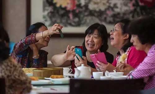 書(shū)報(bào)亭、早餐車(chē)，甚至垃圾桶都有二維碼“身份證”了。