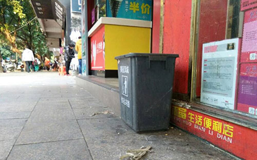 垃圾桶當(dāng)足球踢？！城區(qū)大半年累計丟近千個垃圾桶